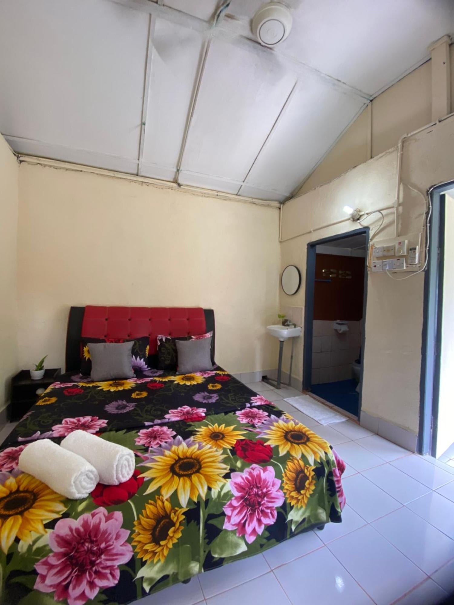 Durian Chalet Kuala Tahan Exteriör bild